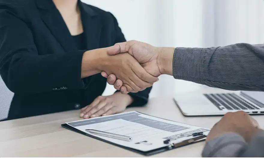 een sollicitatiegesprek tussen werkgever en werknemer