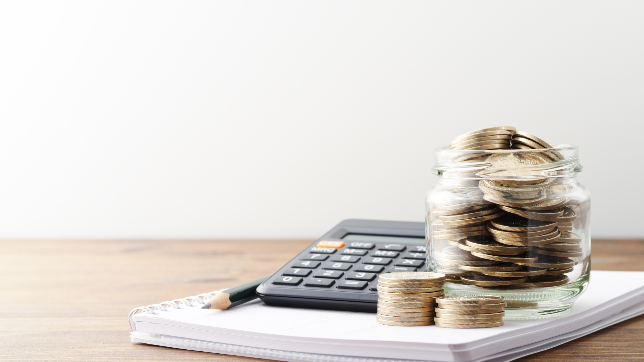 Potje geld en een rekenmachine ter illustratie van alternatieve financieringsmogelijkheden
