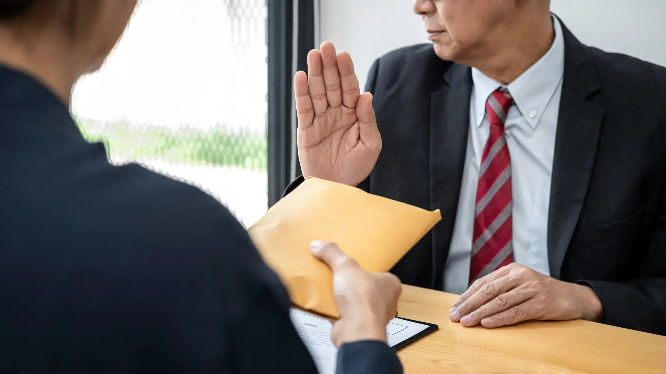 Een werknemer die een passende functie weigert tijdens een gesprek met zijn werkgever